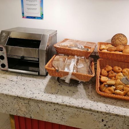 Hotel Apartments Villaggio Dei Fiori 4 Stars Luxury - Great Family Resort - Pet Friendly - With Hypermarket - Delivery Restaurant-Pizzeria - Room Breakfast With Supplement - Ultra Fast Wi-Fi - Play Area For Children - Olympic Swimming Pool - Parking Caorle Bagian luar foto