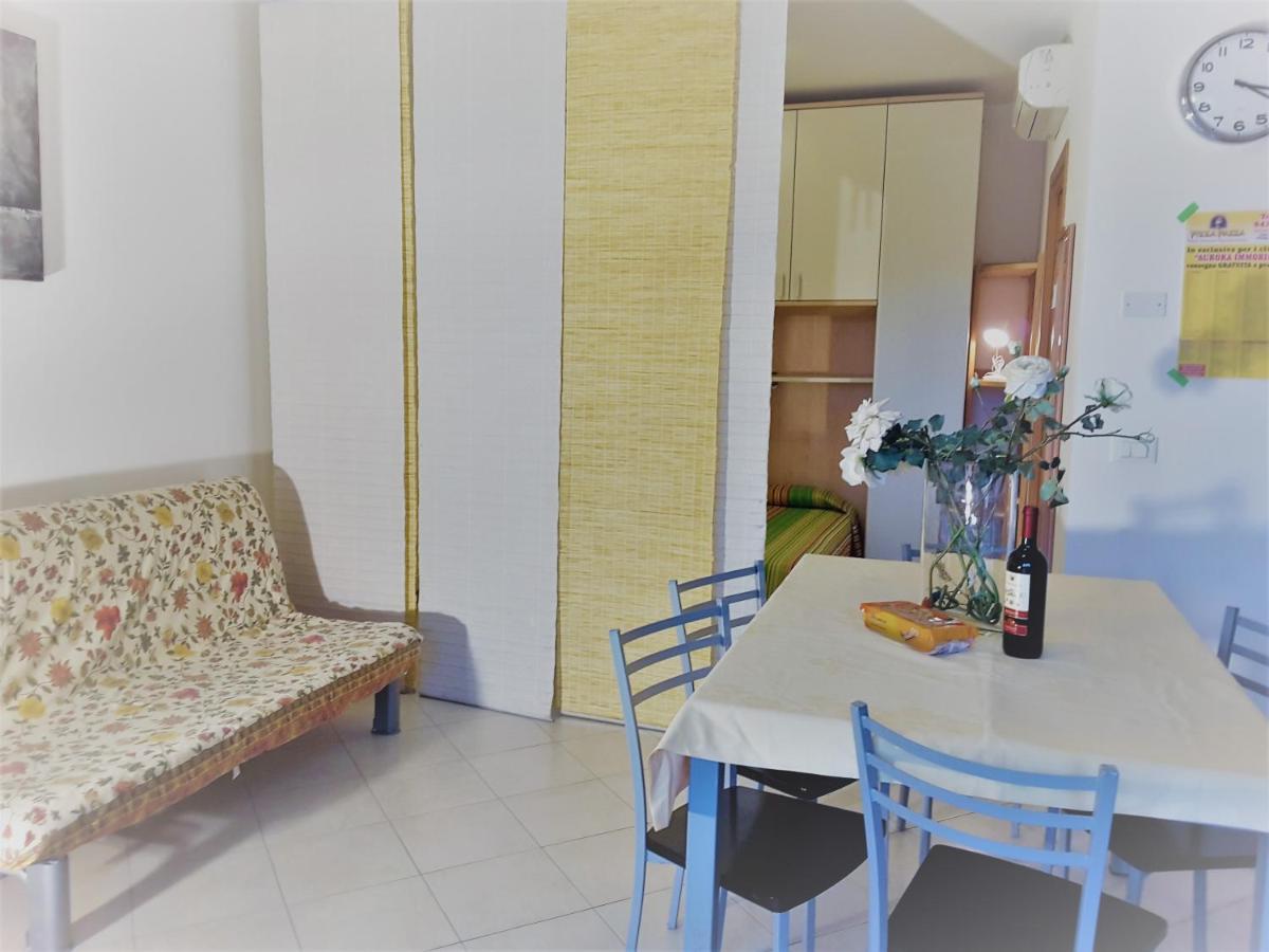 Hotel Apartments Villaggio Dei Fiori 4 Stars Luxury - Great Family Resort - Pet Friendly - With Hypermarket - Delivery Restaurant-Pizzeria - Room Breakfast With Supplement - Ultra Fast Wi-Fi - Play Area For Children - Olympic Swimming Pool - Parking Caorle Bagian luar foto