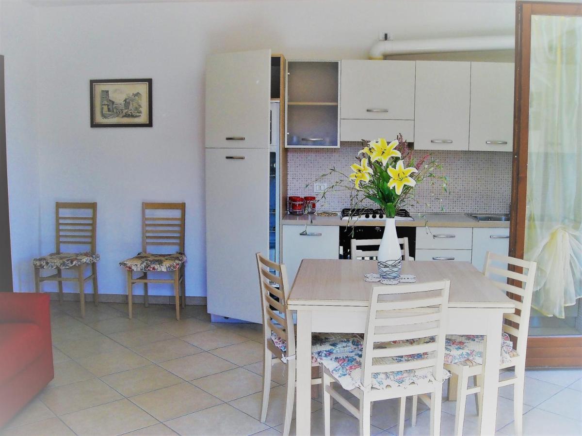 Hotel Apartments Villaggio Dei Fiori 4 Stars Luxury - Great Family Resort - Pet Friendly - With Hypermarket - Delivery Restaurant-Pizzeria - Room Breakfast With Supplement - Ultra Fast Wi-Fi - Play Area For Children - Olympic Swimming Pool - Parking Caorle Bagian luar foto