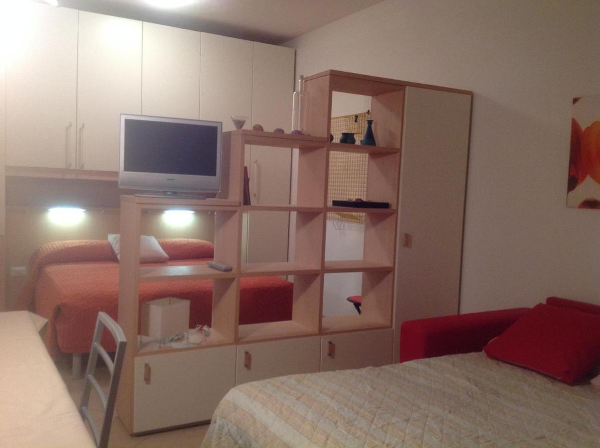 Hotel Apartments Villaggio Dei Fiori 4 Stars Luxury - Great Family Resort - Pet Friendly - With Hypermarket - Delivery Restaurant-Pizzeria - Room Breakfast With Supplement - Ultra Fast Wi-Fi - Play Area For Children - Olympic Swimming Pool - Parking Caorle Bagian luar foto