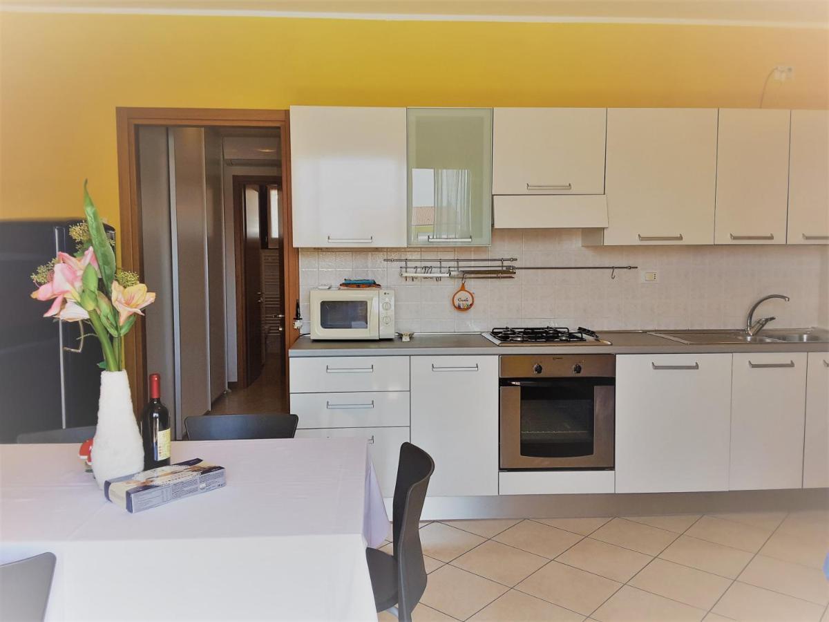 Hotel Apartments Villaggio Dei Fiori 4 Stars Luxury - Great Family Resort - Pet Friendly - With Hypermarket - Delivery Restaurant-Pizzeria - Room Breakfast With Supplement - Ultra Fast Wi-Fi - Play Area For Children - Olympic Swimming Pool - Parking Caorle Bagian luar foto
