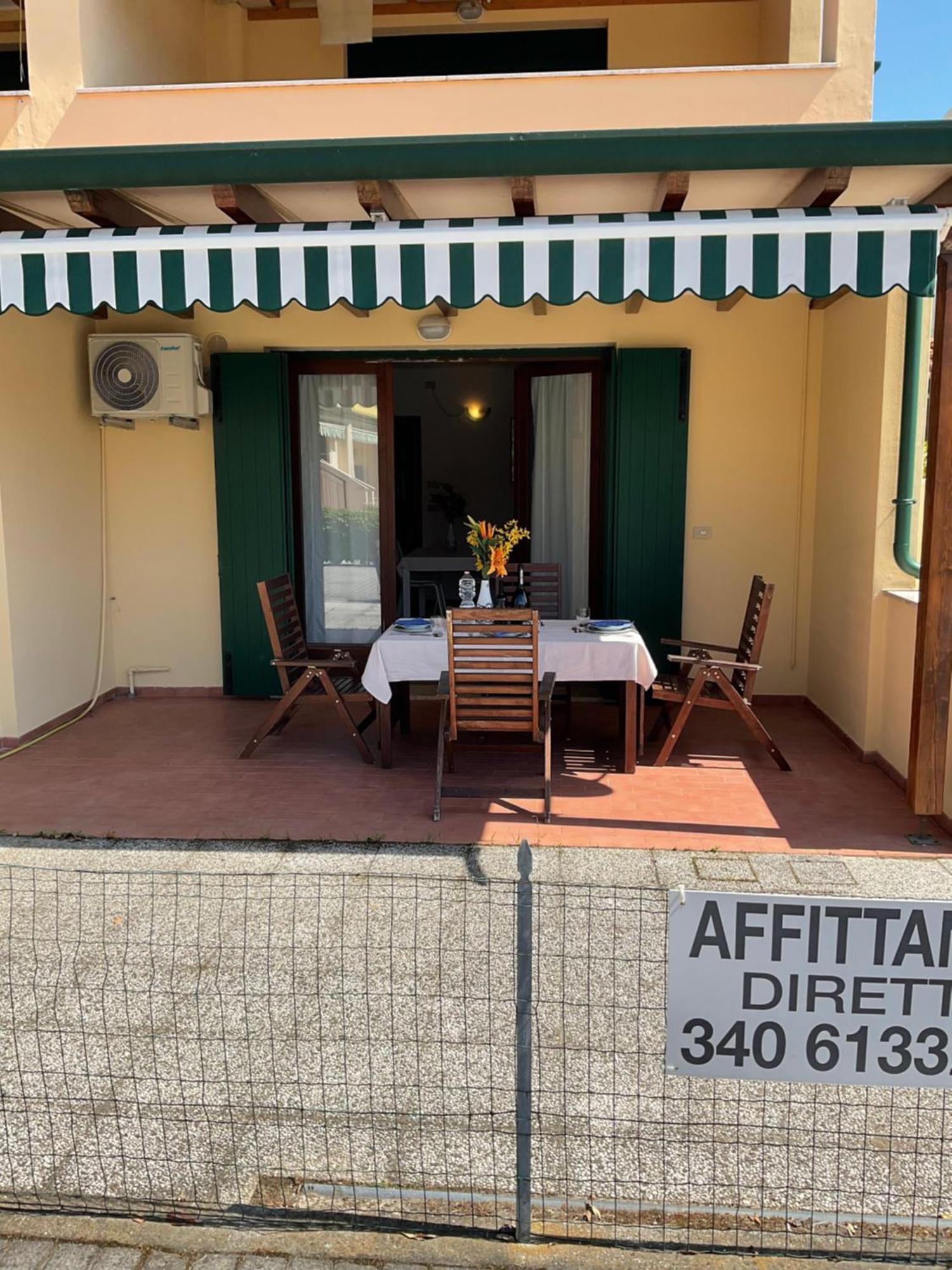 Hotel Apartments Villaggio Dei Fiori 4 Stars Luxury - Great Family Resort - Pet Friendly - With Hypermarket - Delivery Restaurant-Pizzeria - Room Breakfast With Supplement - Ultra Fast Wi-Fi - Play Area For Children - Olympic Swimming Pool - Parking Caorle Bagian luar foto