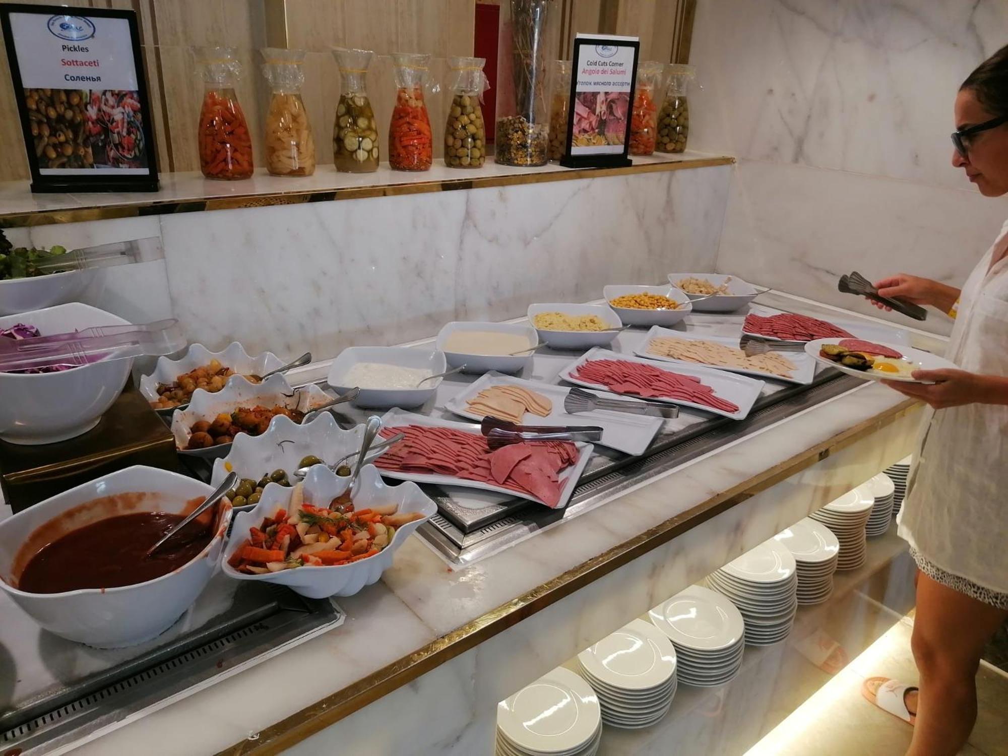 Hotel Apartments Villaggio Dei Fiori 4 Stars Luxury - Great Family Resort - Pet Friendly - With Hypermarket - Delivery Restaurant-Pizzeria - Room Breakfast With Supplement - Ultra Fast Wi-Fi - Play Area For Children - Olympic Swimming Pool - Parking Caorle Bagian luar foto
