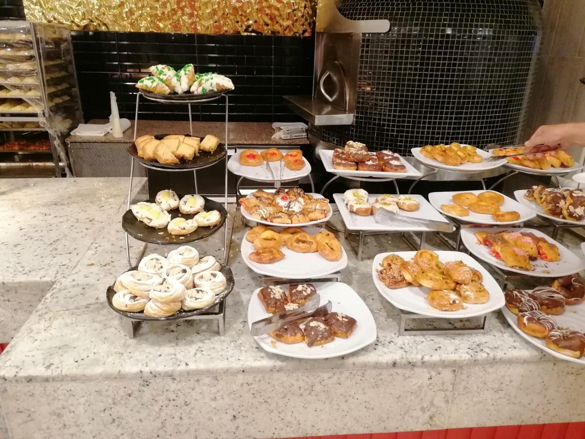 Hotel Apartments Villaggio Dei Fiori 4 Stars Luxury - Great Family Resort - Pet Friendly - With Hypermarket - Delivery Restaurant-Pizzeria - Room Breakfast With Supplement - Ultra Fast Wi-Fi - Play Area For Children - Olympic Swimming Pool - Parking Caorle Bagian luar foto