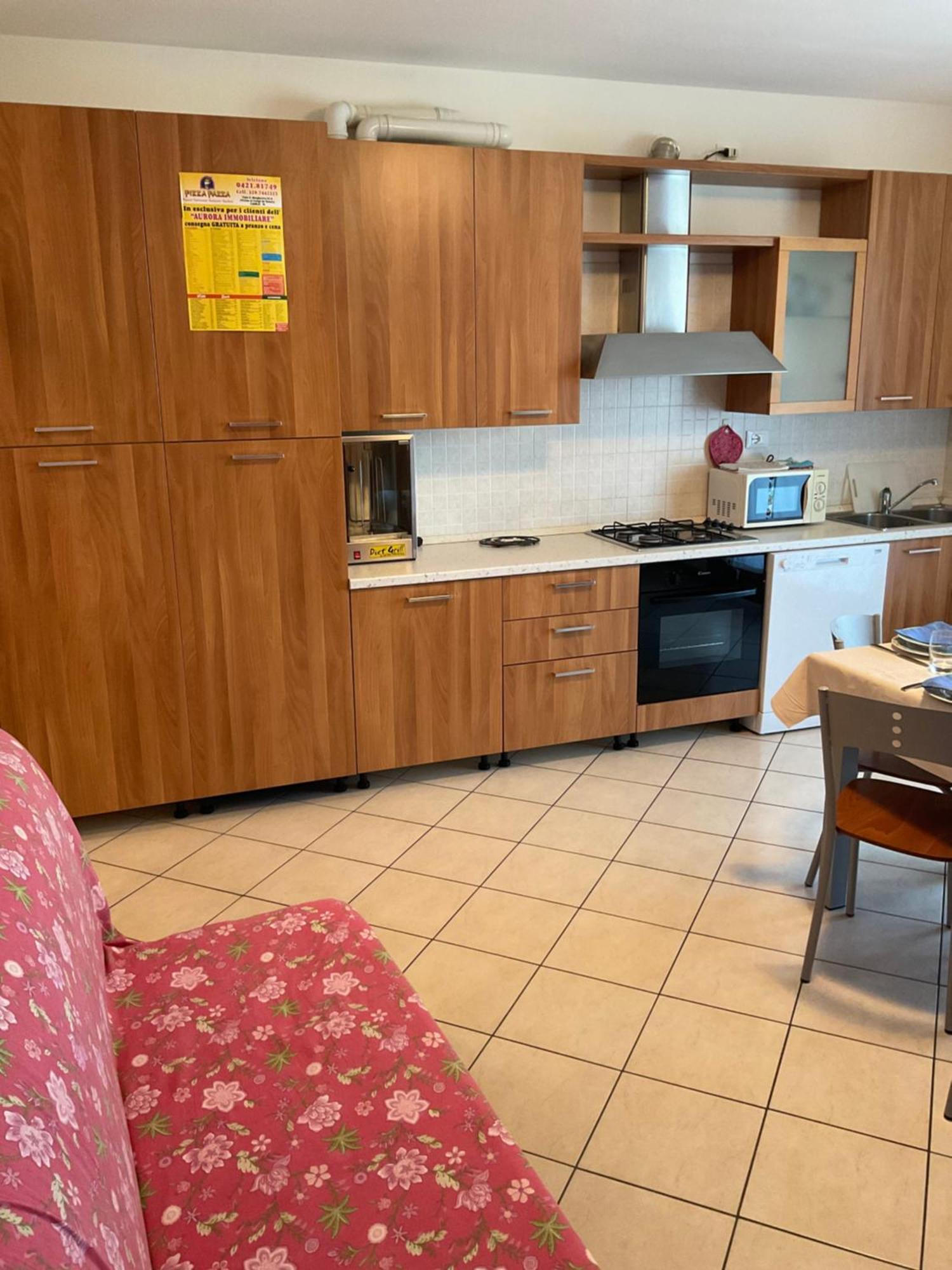 Hotel Apartments Villaggio Dei Fiori 4 Stars Luxury - Great Family Resort - Pet Friendly - With Hypermarket - Delivery Restaurant-Pizzeria - Room Breakfast With Supplement - Ultra Fast Wi-Fi - Play Area For Children - Olympic Swimming Pool - Parking Caorle Bagian luar foto