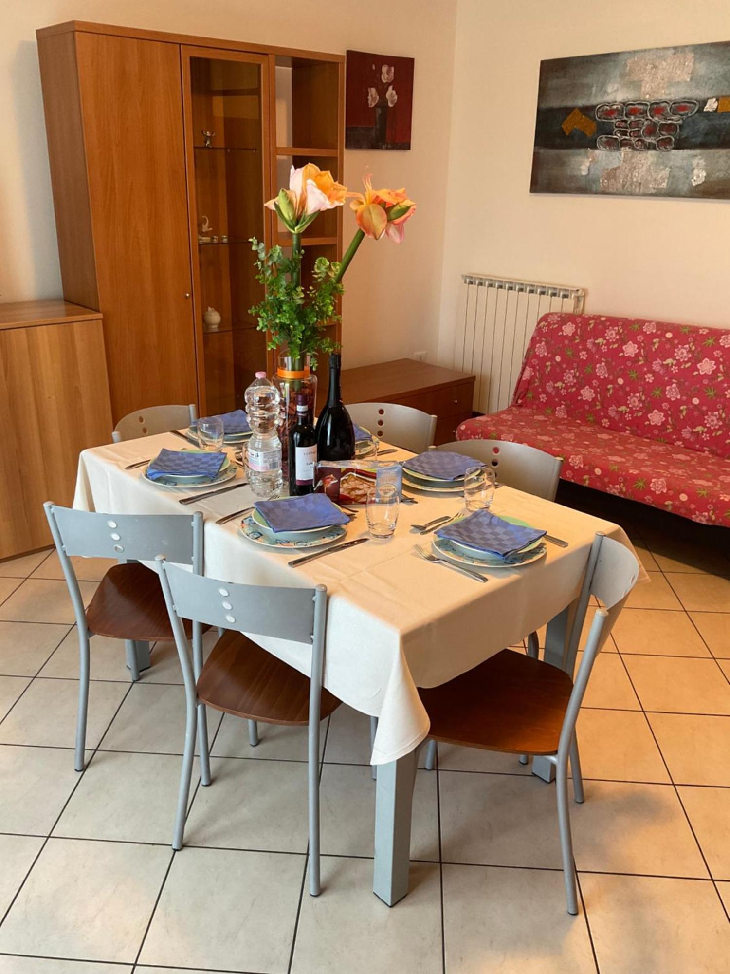 Hotel Apartments Villaggio Dei Fiori 4 Stars Luxury - Great Family Resort - Pet Friendly - With Hypermarket - Delivery Restaurant-Pizzeria - Room Breakfast With Supplement - Ultra Fast Wi-Fi - Play Area For Children - Olympic Swimming Pool - Parking Caorle Bagian luar foto