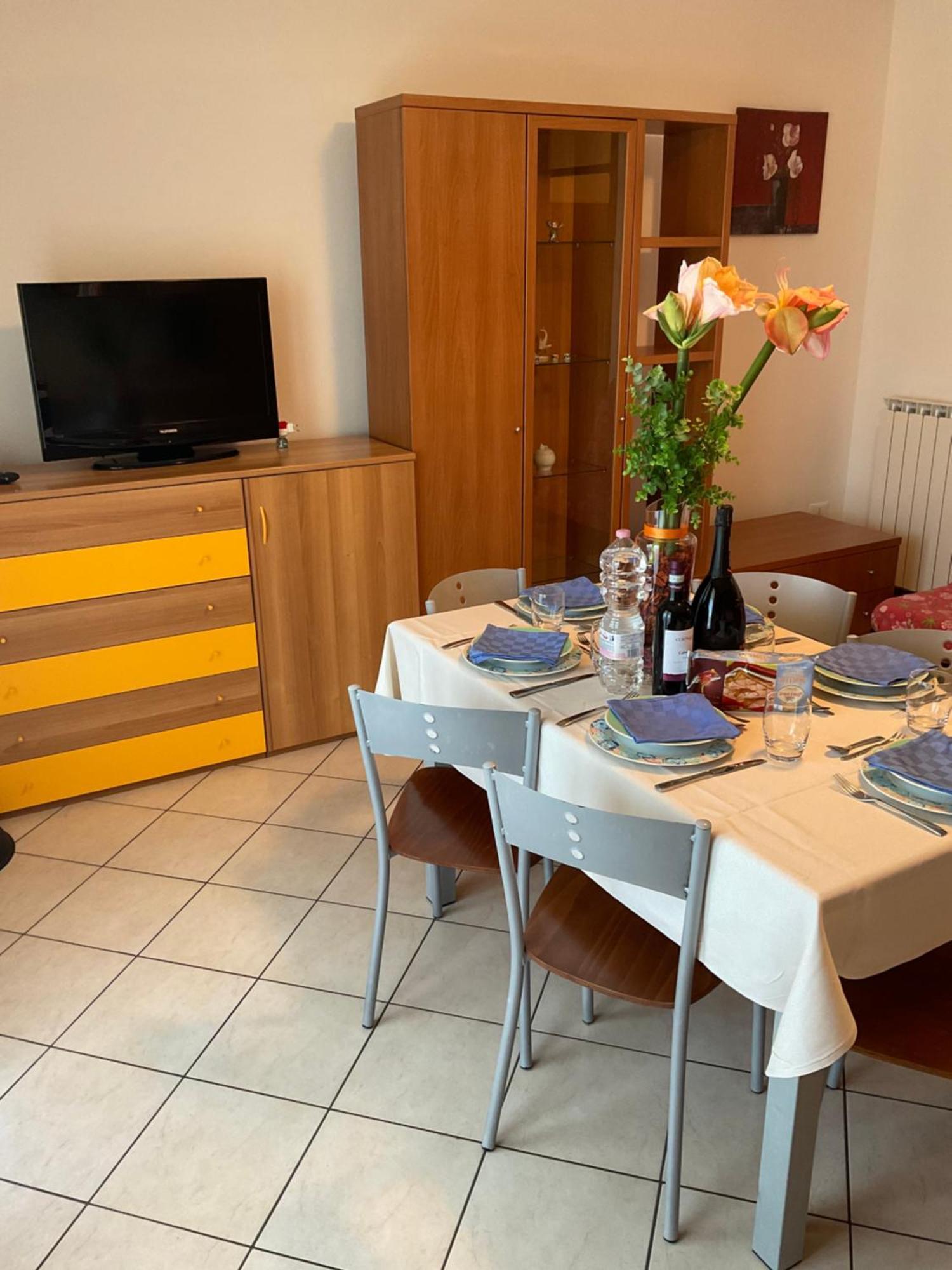 Hotel Apartments Villaggio Dei Fiori 4 Stars Luxury - Great Family Resort - Pet Friendly - With Hypermarket - Delivery Restaurant-Pizzeria - Room Breakfast With Supplement - Ultra Fast Wi-Fi - Play Area For Children - Olympic Swimming Pool - Parking Caorle Bagian luar foto