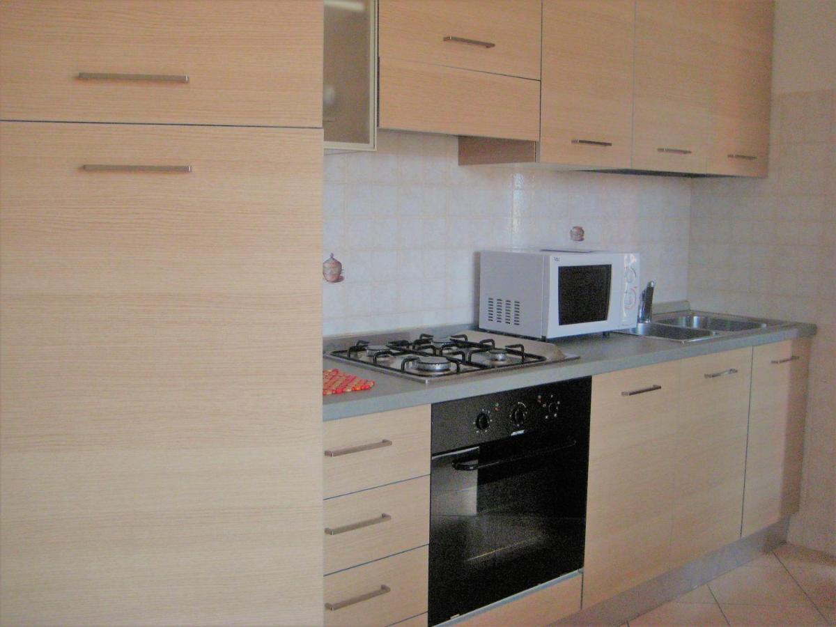 Hotel Apartments Villaggio Dei Fiori 4 Stars Luxury - Great Family Resort - Pet Friendly - With Hypermarket - Delivery Restaurant-Pizzeria - Room Breakfast With Supplement - Ultra Fast Wi-Fi - Play Area For Children - Olympic Swimming Pool - Parking Caorle Bagian luar foto