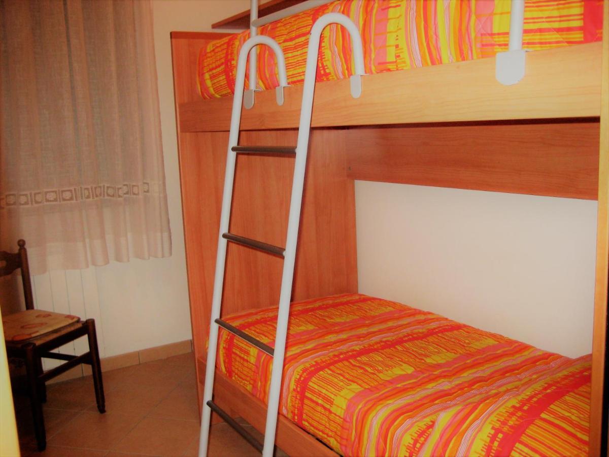 Hotel Apartments Villaggio Dei Fiori 4 Stars Luxury - Great Family Resort - Pet Friendly - With Hypermarket - Delivery Restaurant-Pizzeria - Room Breakfast With Supplement - Ultra Fast Wi-Fi - Play Area For Children - Olympic Swimming Pool - Parking Caorle Bagian luar foto